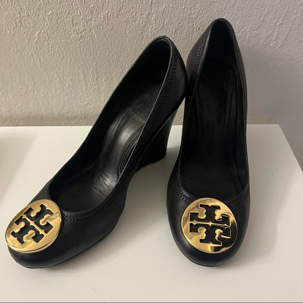 Tory Burch Sophie wedge heels, Black/Gold - Women’s Sz 6.5